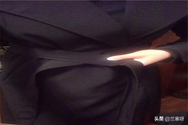 衣服带子怎么打蝴蝶结(图1)