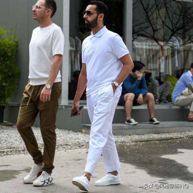 纯白裤子如何搭配短袖男(图2)