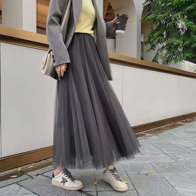 飘逸长裙（形容裙子飘动的语句？）