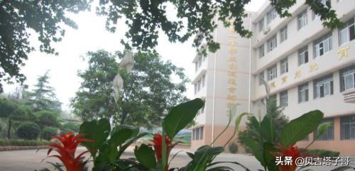 济南十八中是历下的吗？