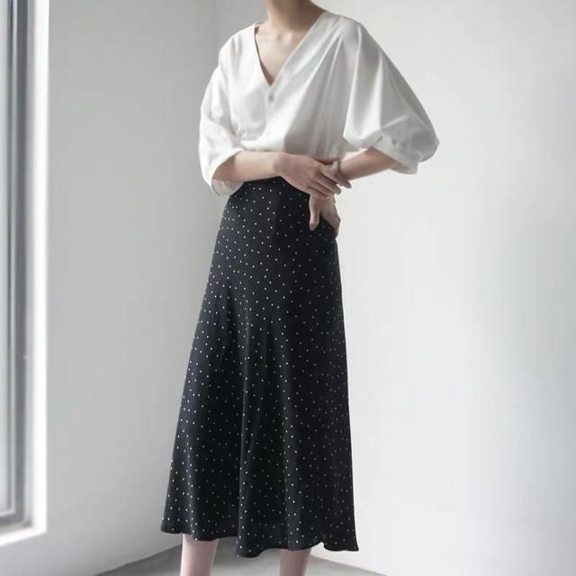 白色大波点衬衣如何搭配(图3)