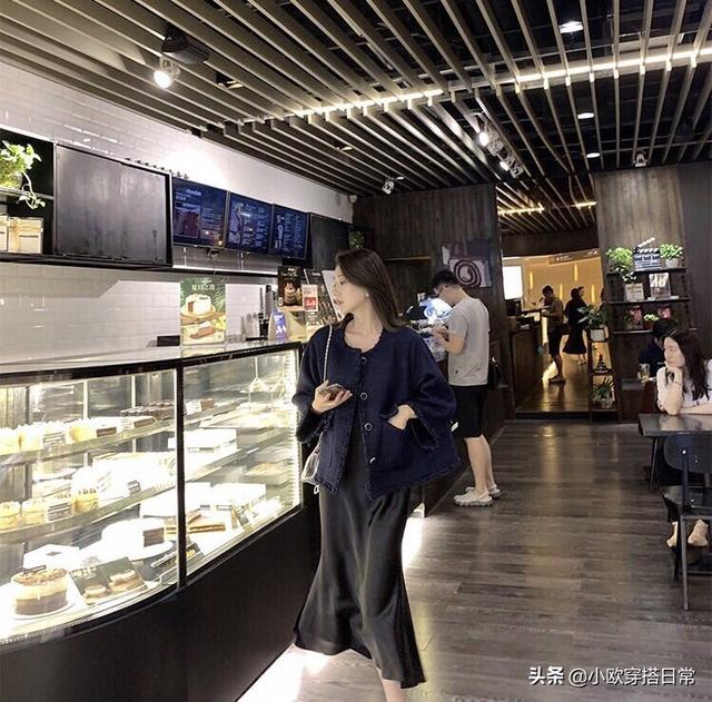 黑色紧身吊带如何搭配衣服(图21)