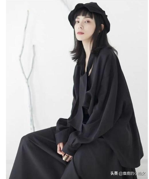 女士黑色衬衣怎么搭配(图24)