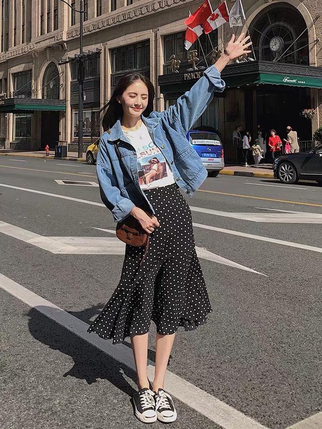 白色大波点衬衣如何搭配(图5)