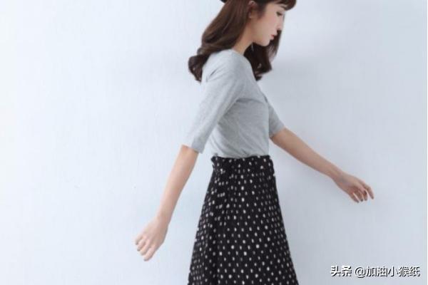 白色长裙复古怎么搭配(图2)