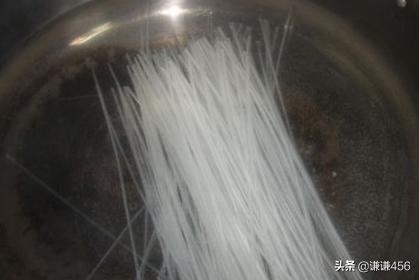 大头菜炒粉条肉包子做法(图2)