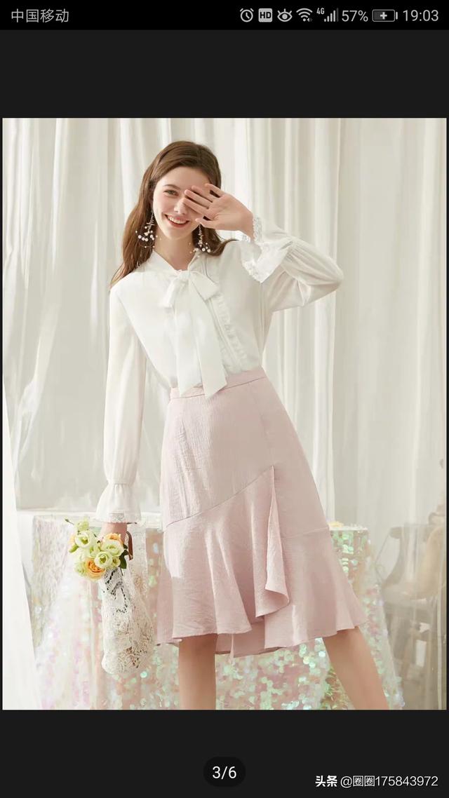 半身粉裙子如何搭配衣服