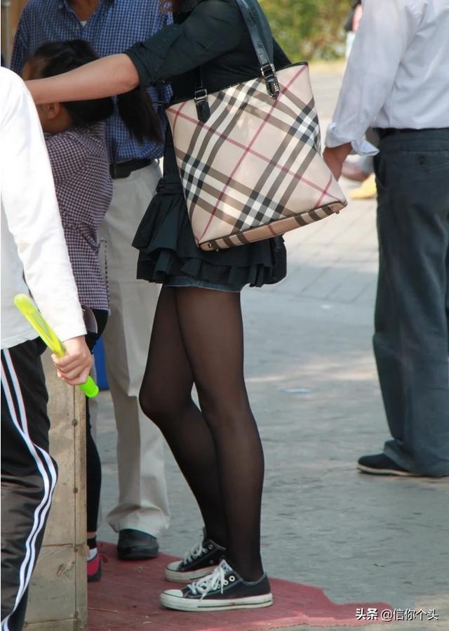 黑色丝袜应该如何搭配服装(图7)