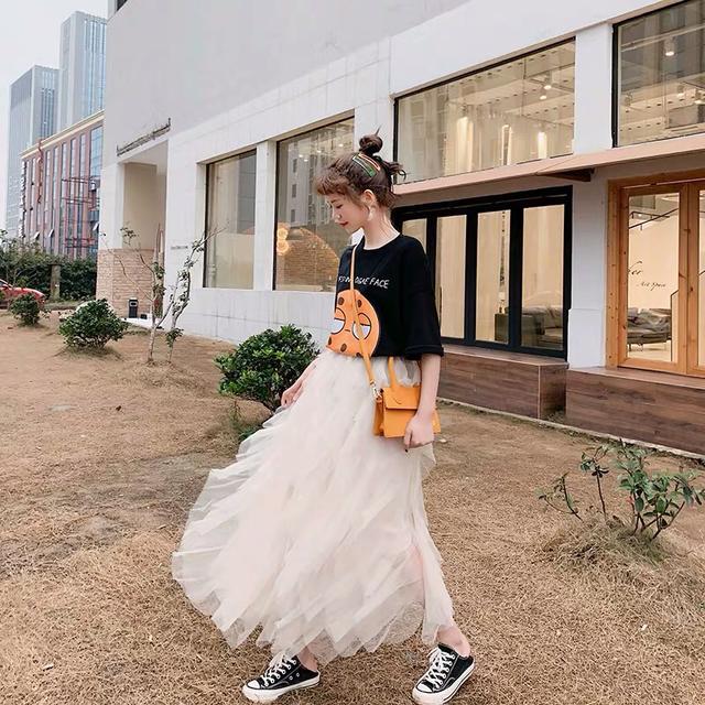 飘逸长裙（形容裙子飘动的语句？）