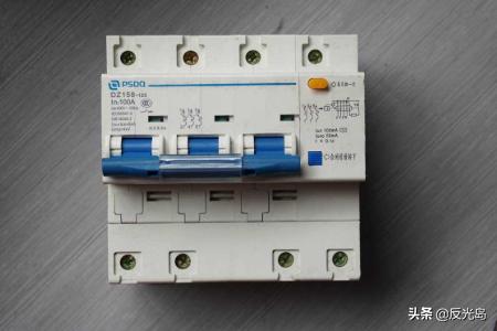 没电（家里没电了买了电插上还是没电怎么回事？）