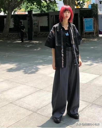 女士黑色衬衣怎么搭配(图8)