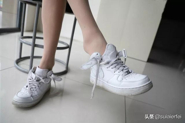 小白裙如何搭配丝袜外套(图26)
