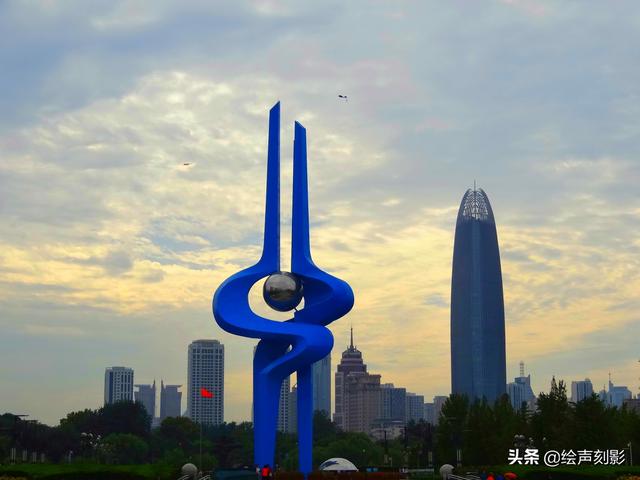 济南市中心广场叫什么