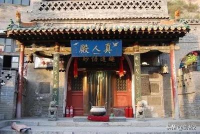 云南曲靖市麒麟区吃刨猪汤农家乐一般多少钱一天,曲靖杀猪饭酒楼