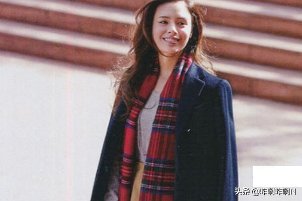 藏蓝色休闲套装如何搭配(图9)