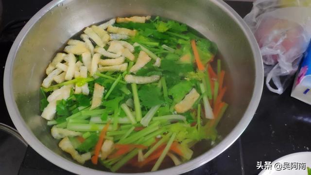 芹菜怎么做好吃-芹菜怎么做好吃又简单视频