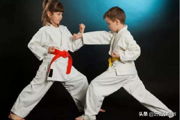 日本空手道美女_日本空手道美女光脚图片