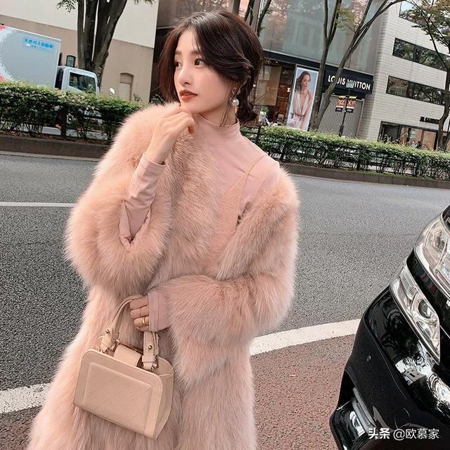 皮粉色皮草外套如何搭配