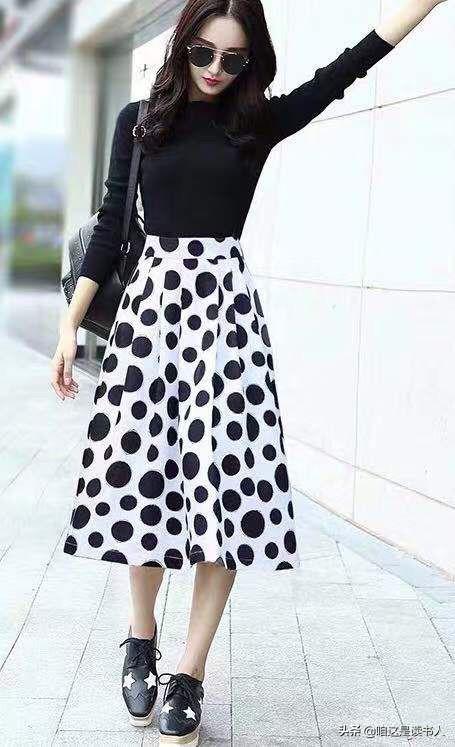 白色大波点衬衣如何搭配(图10)