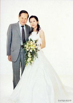 司藤与秦芳生死之恋的句子，爱情的界限如何形容句子 - 句子网