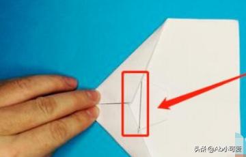 购买的折纸飞机怎么折的