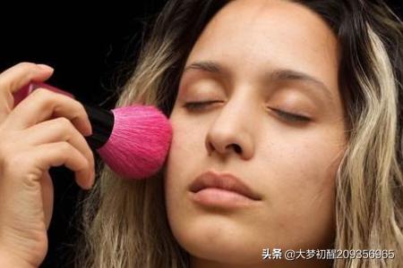 油皮热门化妆小技巧
