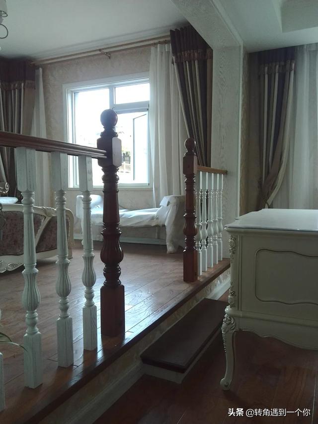 地毯如何搭配窗帘客厅挂(图9)