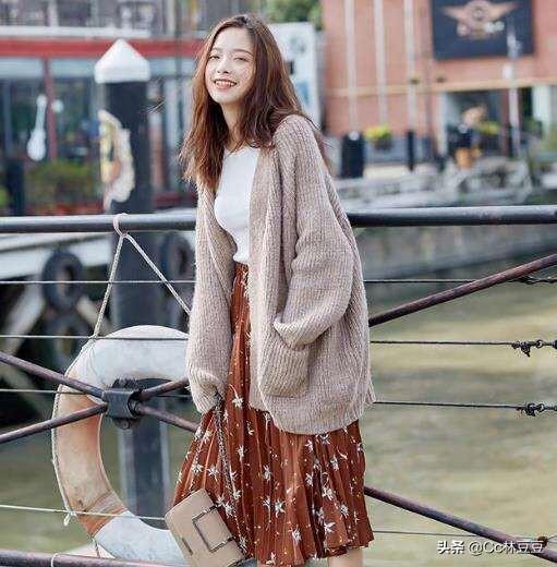 上衣宽松大毛衣如何搭配(图5)