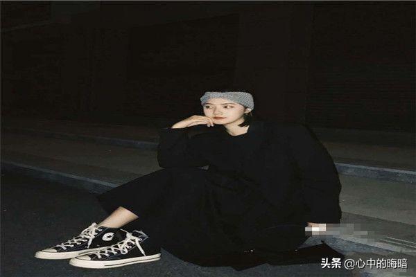 休闲黑裙子如何搭配鞋子(图4)