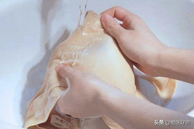 女性二手真丝睡衣内裤(图1)