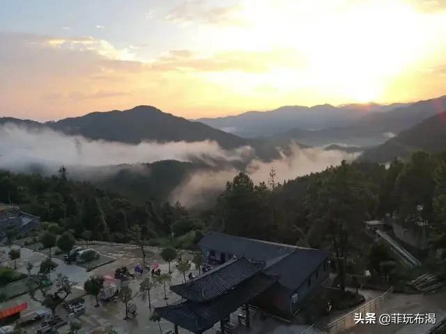 两个人去哪旅游，想多去转转