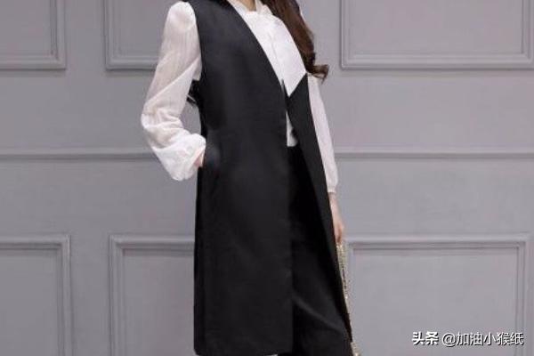 黑色的针织背心如何搭配(图1)