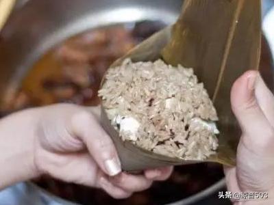怎么包粽子具体步骤图-怎么包粽子具体步骤图片