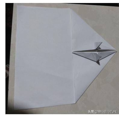 如何折翅膀能扇的纸飞机教程视频下载