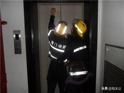一电梯坠落致2死2伤