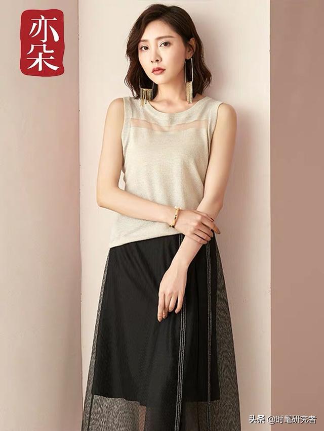 夏天如何搭配无袖针织衣(图7)