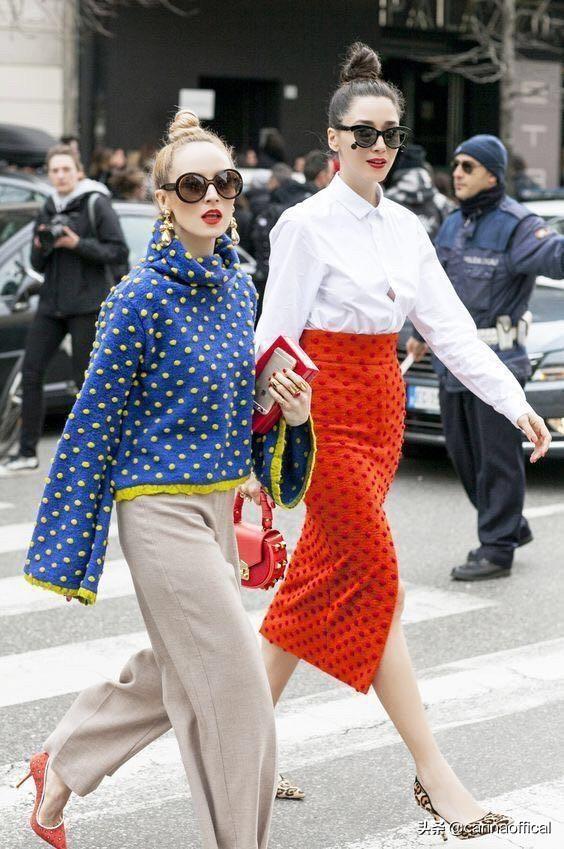 鲜花如何搭配夏季衣服女