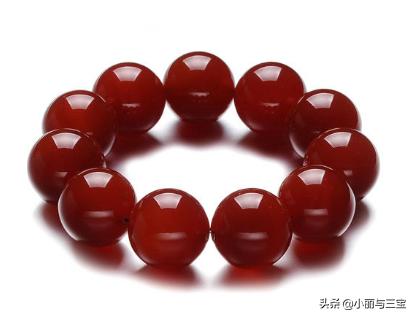 红手链如何搭配衣服女生(图2)