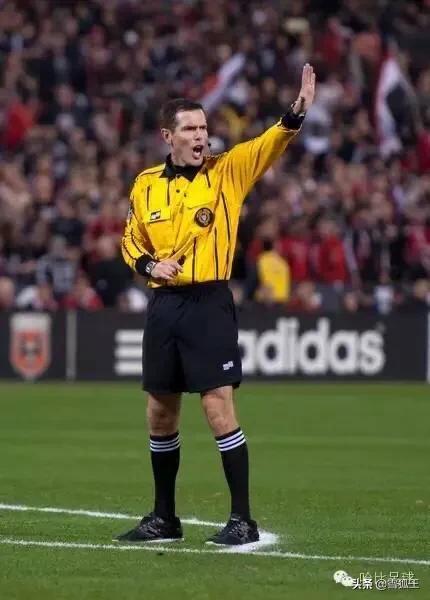 足球的规则有哪些，那些犯规动作，裁判怎么判,第4张