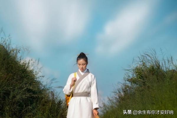 如何搭配不同颜色的衣服