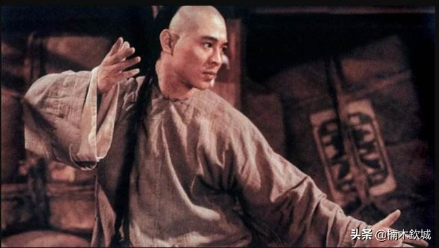 [李连杰再演武侠]李连杰的武术实用吗？他能打过4个普通壮汉吗？请大家给我讲讲吧？