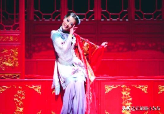 待我长发及腰下一句是什么搞笑