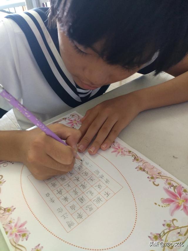 楷书字体手怎么握笔