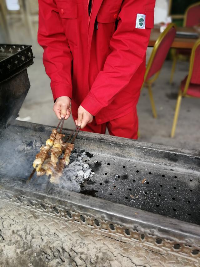 新疆特色美食（新疆美食除了羊肉串和大盘鸡之外，你还知道哪些好吃的特色美食？）