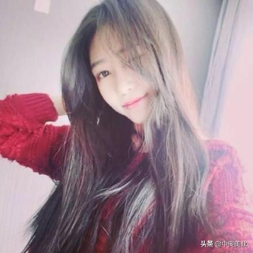 染发和黑色最搭配吗图片