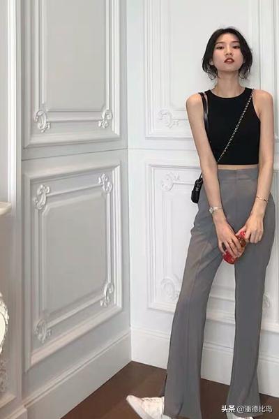 灰色裤子如何搭配衣服夏(图5)