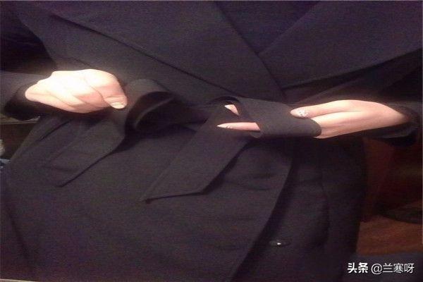 衣服带子怎么打蝴蝶结(图5)