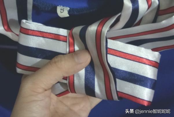 飘带女衬衣如何搭配裤子(图8)