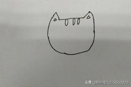 简笔画猫抓老鼠的画法?