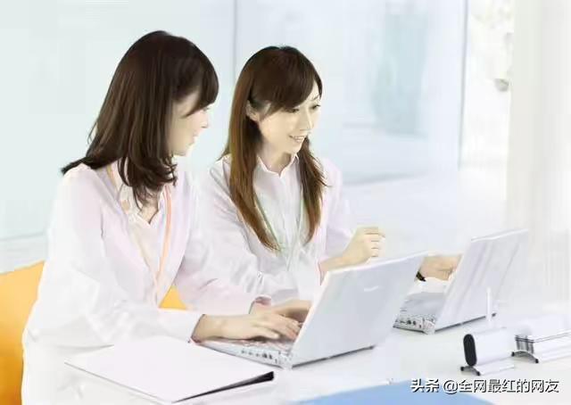 通勤如何搭配白衬衫女士